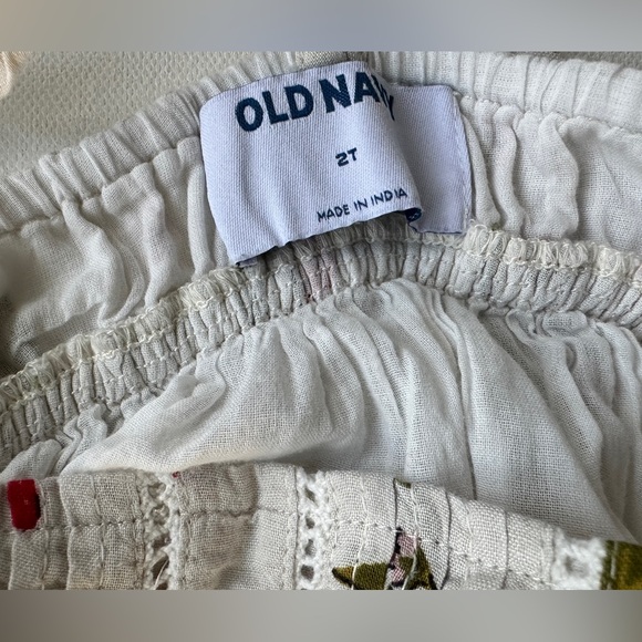 Old Navy girl’s Red and White Ruffled Sundress with Flutter Sleeves.  Size 2T. - Picture 7 of 7